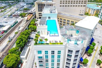 Downtown Dadeland Apartments in Miami, FL - Building Photo - Building Photo