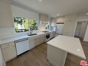 599 Sunset Ct in Los Angeles, CA - Building Photo - Building Photo