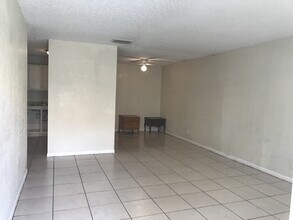 5225 NW 23rd St in Lauderhill, FL - Building Photo - Building Photo