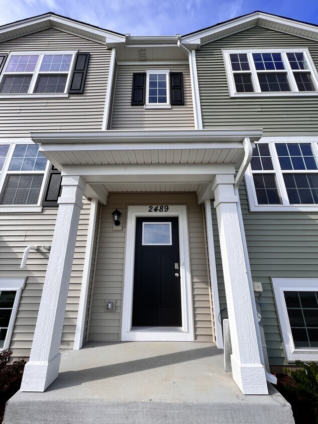 2489 Bella Dr in Pingree Grove, IL - Building Photo - Building Photo