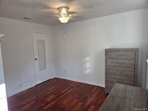 1019 Cassel Ave in Bay Shore, NY - Foto de edificio - Building Photo