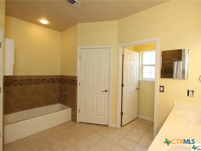 property at 2614 Fairwood Dr