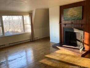 43 Schoolhouse Ln in East Hampton, CT - Building Photo - Building Photo