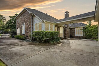 703 Wellington Point in Houston, TX - Building Photo - Building Photo