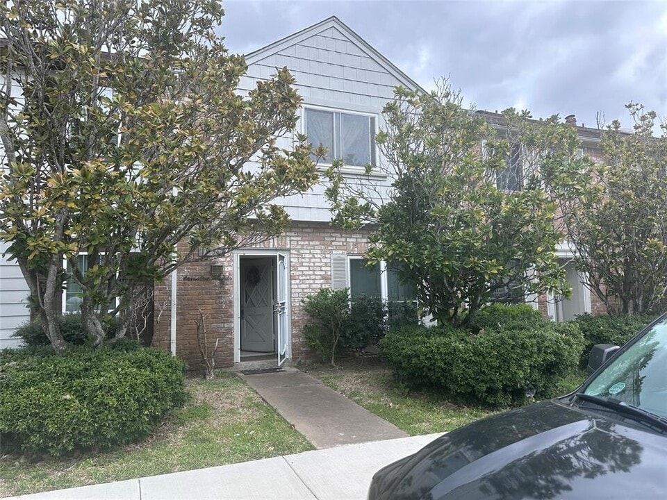11136 Village Bend Ln in Houston, TX - Building Photo