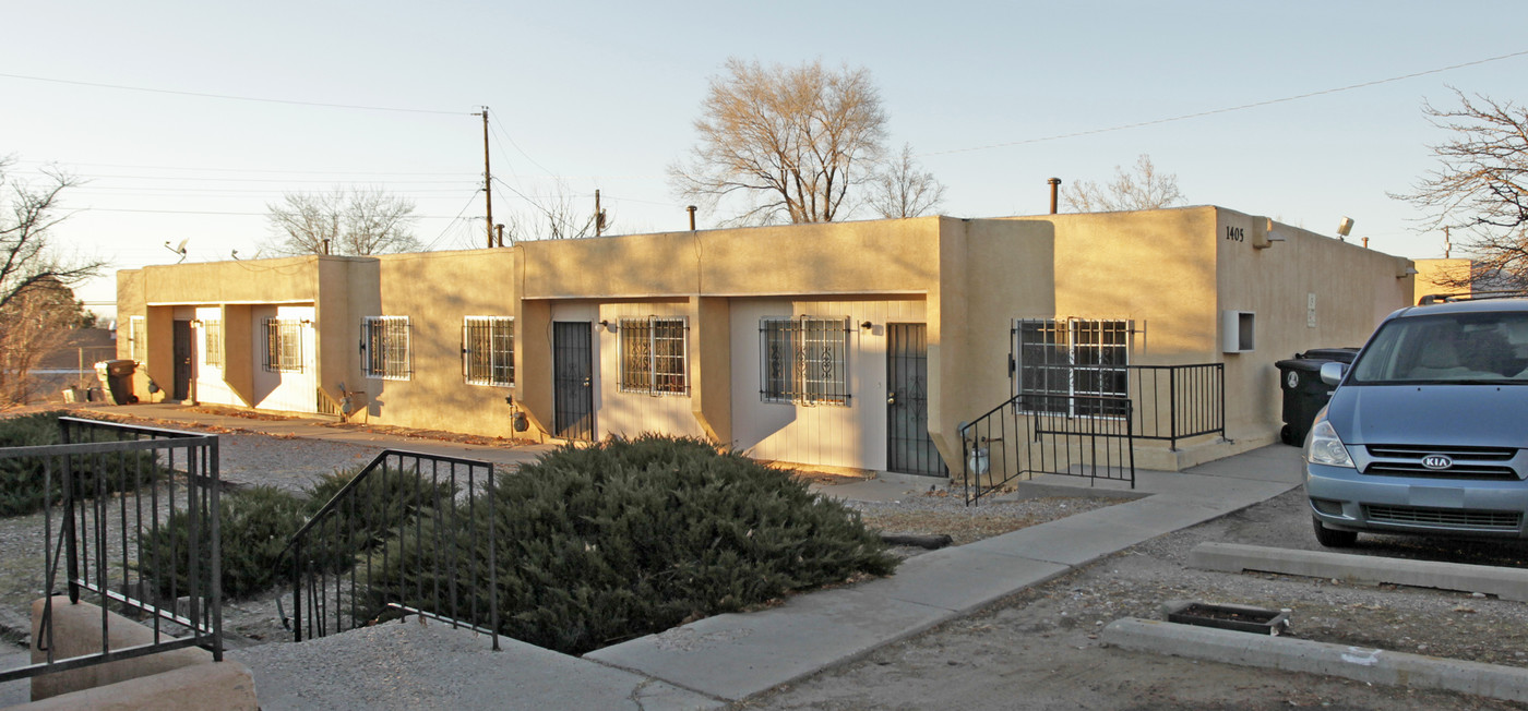 1405 Chelwood Park Blvd NE in Albuquerque, NM - Building Photo