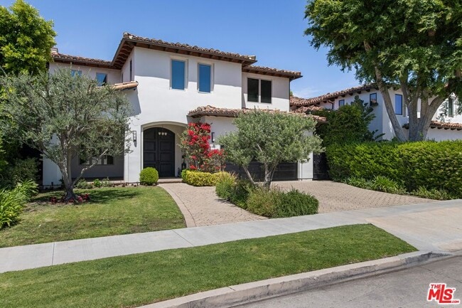 15451 Varden St in Los Angeles, CA - Building Photo - Building Photo