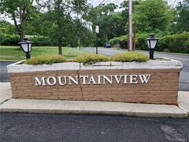 166 Sierra Vista Ln in Valley Cottage, NY - Building Photo