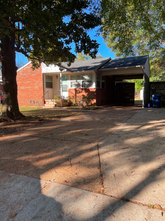 property at 2912 Holiday Dr SW