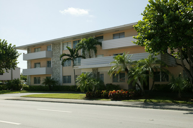 6150 Bird Rd in Miami, FL - Foto de edificio - Building Photo