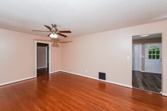 417 19th Terrace NE in Center Point, AL - Building Photo - Building Photo