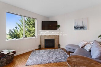 13660 SW Wrightwood Ct in Portland, OR - Building Photo - Building Photo