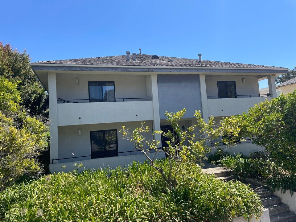 410 Ellwood Beach Dr in Goleta, CA - Building Photo