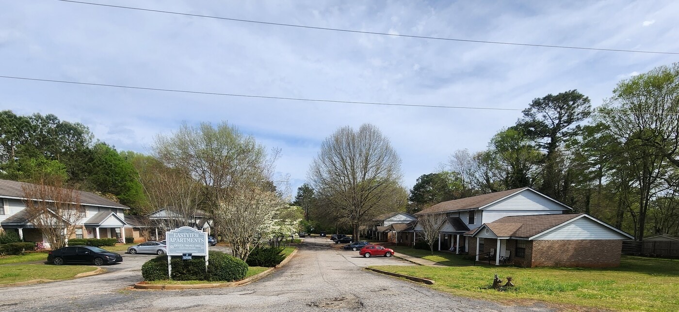 East View Apartments in Greensboro, GA - Building Photo