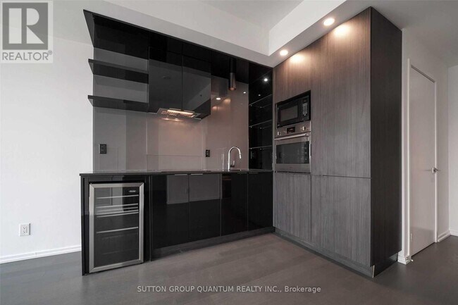 70 Temperance St in Toronto, ON - Building Photo - Building Photo