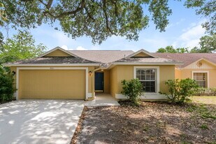 2021 Lori Ann St in Brandon, FL - Building Photo