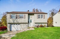 617 Tartan Dr