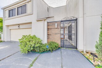 2819 Bering Dr in Houston, TX - Building Photo - Building Photo