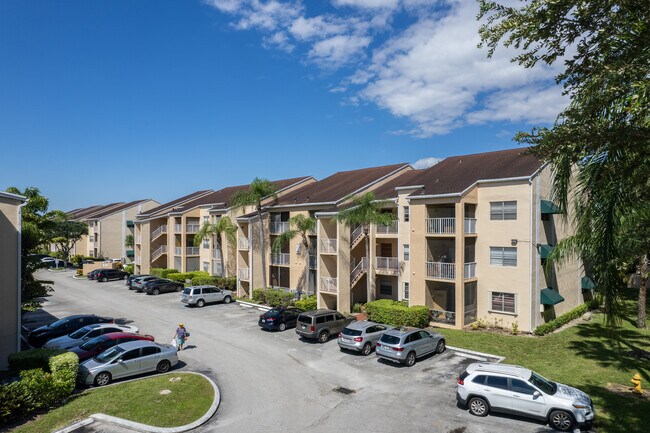 Hammocks Trails in Miami, FL - Foto de edificio - Building Photo