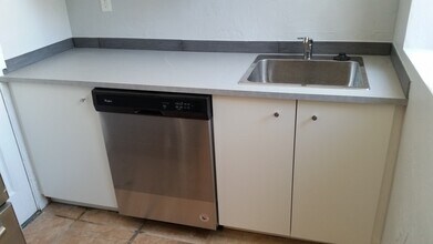 1657 Commonwealth Ave, Unit 8 in Boston, MA - Building Photo - Building Photo