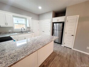 1813 Davenport St, Unit 4 in Weslaco, TX - Building Photo - Building Photo