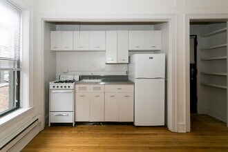 1034 Dempster St in Chicago, IL - Foto de edificio - Building Photo