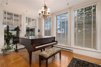 4 Hunter Ave in Newport, RI - Building Photo - Building Photo