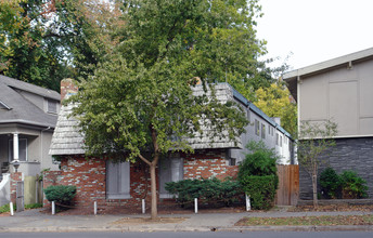 2515 F St in Sacramento, CA - Building Photo - Building Photo