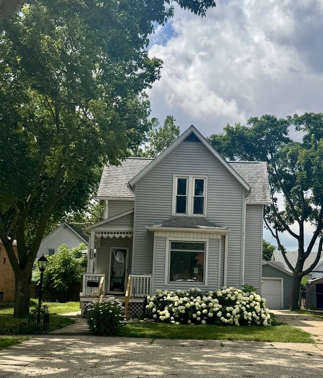 315 Broadway St in Marseilles, IL - Foto de edificio - Building Photo