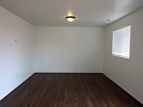 1653 N 725 W in Clinton, UT - Foto de edificio - Building Photo