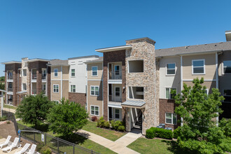 Palladium Glenn Heights in Glenn Heights, TX - Building Photo - Building Photo