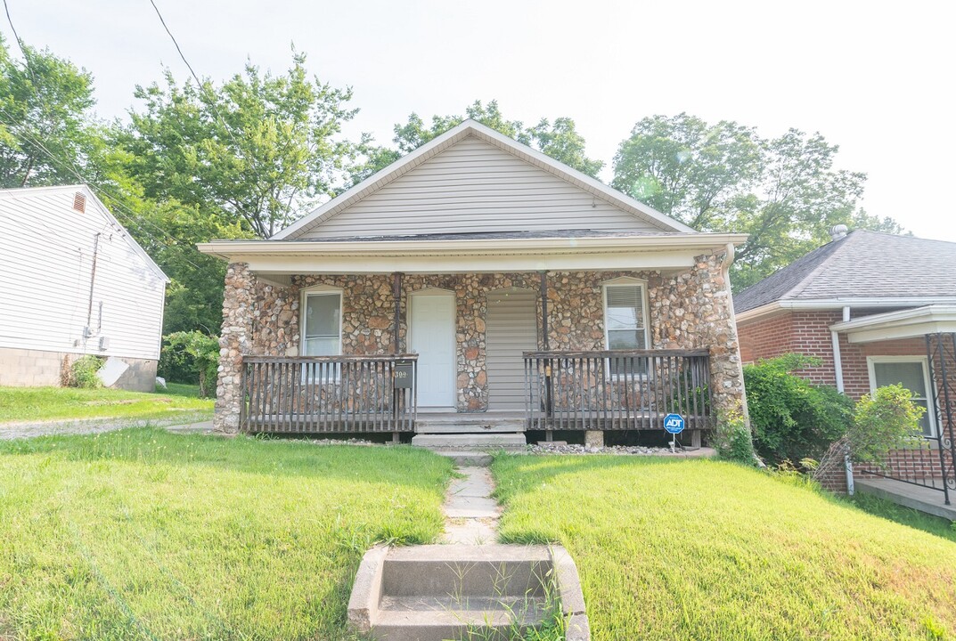 309 Case Ave in Jefferson City, MO - Foto de edificio