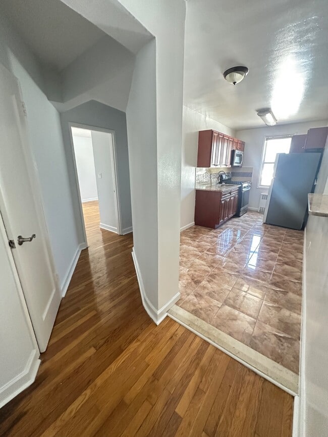 471 Merrick Rd in Rockville Centre, NY - Building Photo - Building Photo