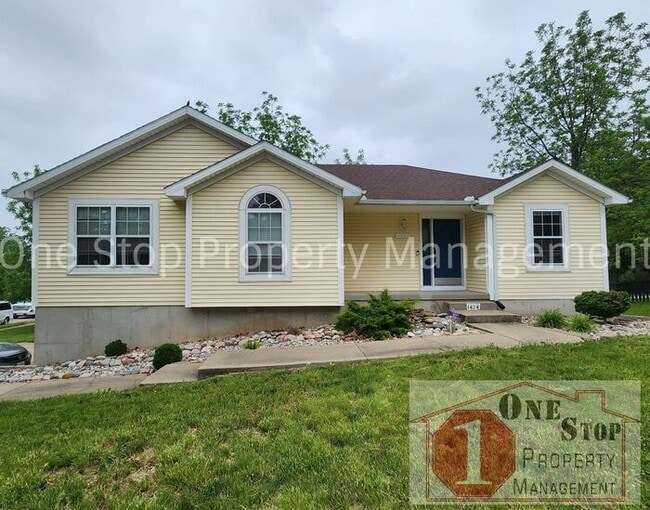 property at 1424 NW Foxboro Rd
