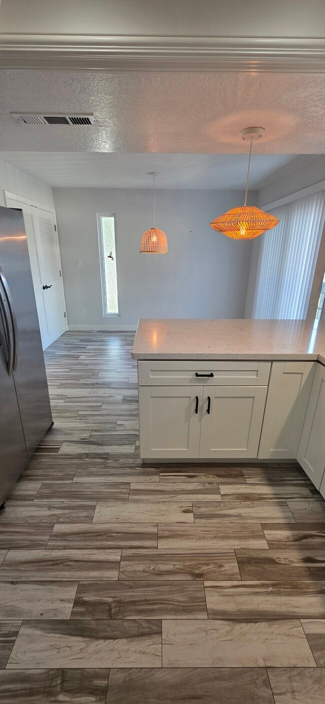 985 Juniper Ct, Unit Remodeled Condo in Crockett, CA - Building Photo - Building Photo