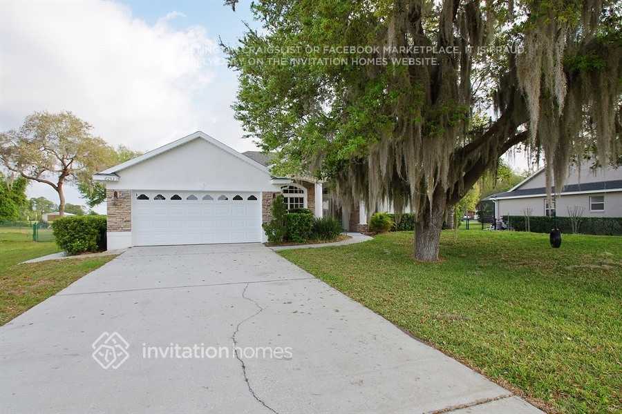 6253 Oak Shore Dr in St. Cloud, FL - Foto de edificio