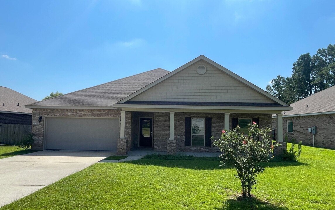14384 N Swan Rd in Gulfport, MS - Building Photo