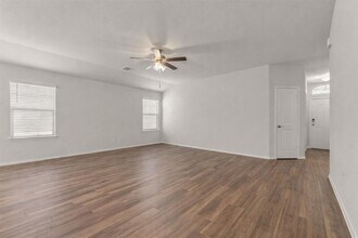 108 Pivot Dr in Taylor, TX - Building Photo - Building Photo