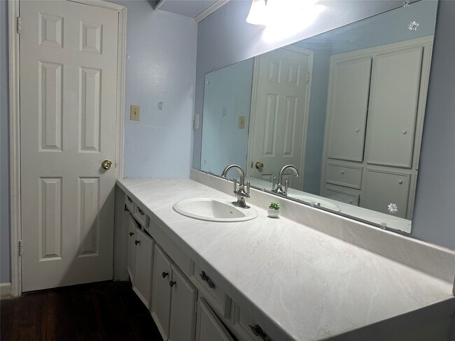 property at 1914 Indian Shores Rd