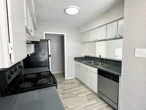 11809 Alpheus Ave in Austin, TX - Foto de edificio - Building Photo