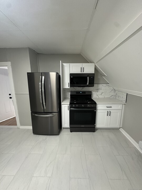 177 Hart St in New Britain, CT - Building Photo