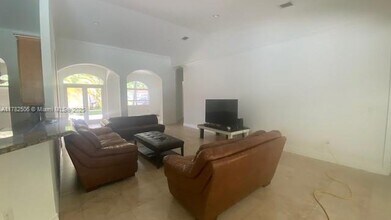 6845 SW 52nd St in Miami, FL - Building Photo - Building Photo
