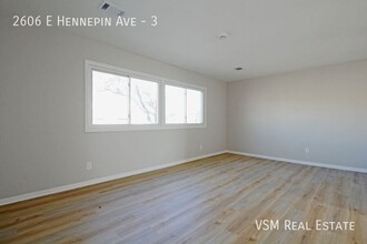 2606 E Hennepin Ave in Minneapolis, MN - Building Photo - Building Photo