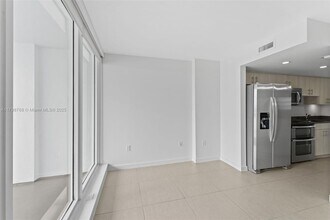 910 West Ave, Unit 0908 in Miami Beach, FL - Building Photo - Building Photo