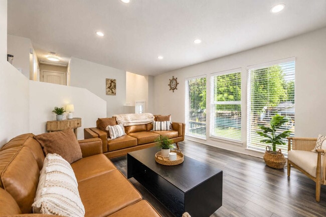 property at 902 N 11th St
