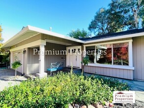 84 Woodmont Ct in Danville, CA - Foto de edificio - Building Photo