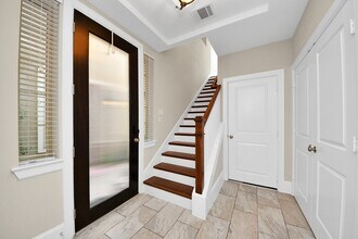8306 Hillendahl Blvd in Houston, TX - Foto de edificio - Building Photo