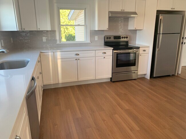 10 Barry St, Unit 3 in Peabody, MA - Building Photo - Building Photo