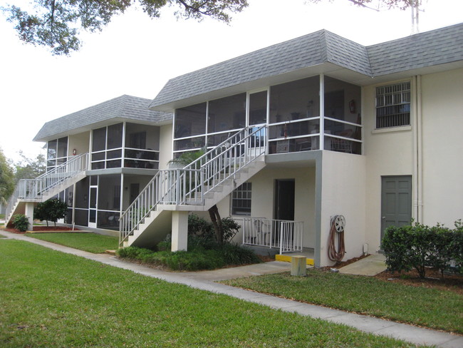 Plantation Apartments in Vero Beach, FL - Building Photo - Building Photo