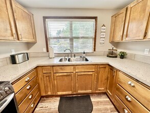 12245 SW Ann Ct in Tigard, OR - Building Photo - Building Photo